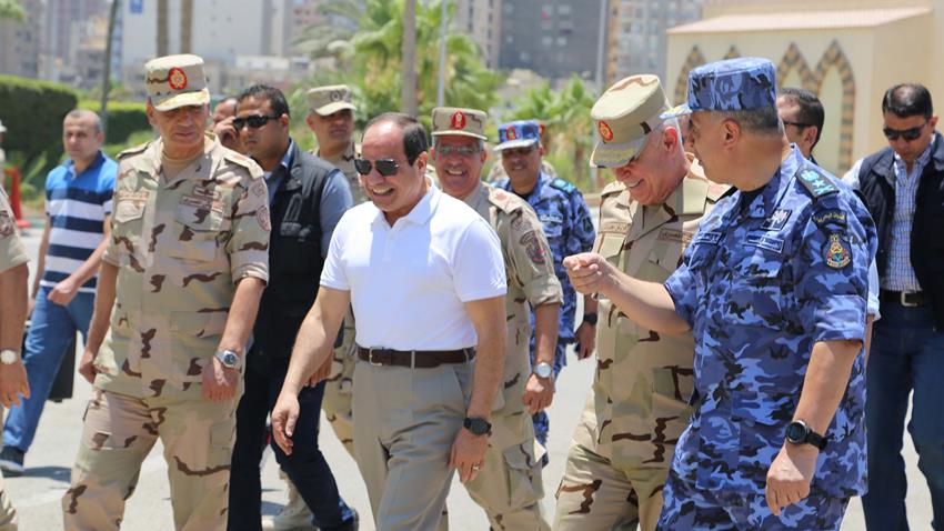 الرئيس عبد الفتاح السيسي يؤدي صلاة الجمعة بقيادة المنطقة الشمالية العسكرية