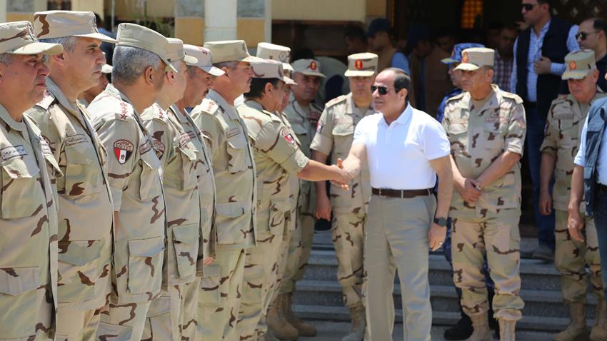 الرئيس عبد الفتاح السيسي يؤدي صلاة الجمعة بقيادة المنطقة الشمالية العسكرية