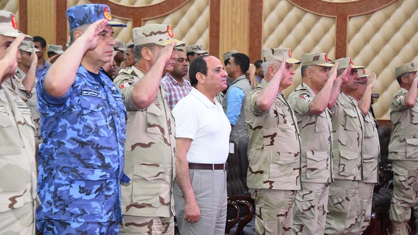 الرئيس عبد الفتاح السيسي يؤدي صلاة الجمعة بقيادة المنطقة الشمالية العسكرية