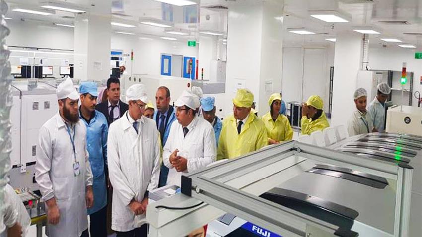 خطين إنتاج للتليفونات المحمولة المصرية بالمنطقة التكنولوجية بأسيوط