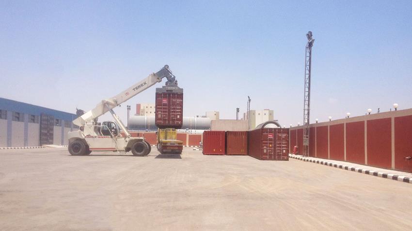 ميناء بدر الجاف بالأدبية بمحافظة السويس