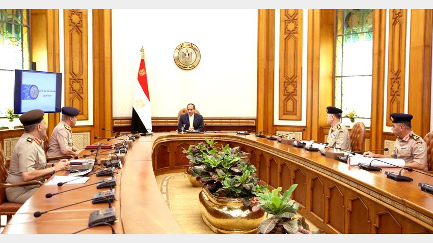 اجتمع السيد الرئيس عبد الفتاح السيسي اليوم مع الفريق أول محمد زكي القائد العام للقوات المسلحة وزير الدفاع والإنتاج الحربي، وذلك بحضور السادة رئيس هيئة عمليات القوات المسلحة، ورئيس الهيئة الهندسية للقوات المسلحة، وقائد المنطقة المركزية العسكرية.