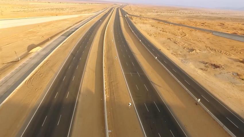 إنشاء المرحلة الاولى من الطريق الدائرى الاوسطى من طريق السويس حتى طريق العين السخنة
