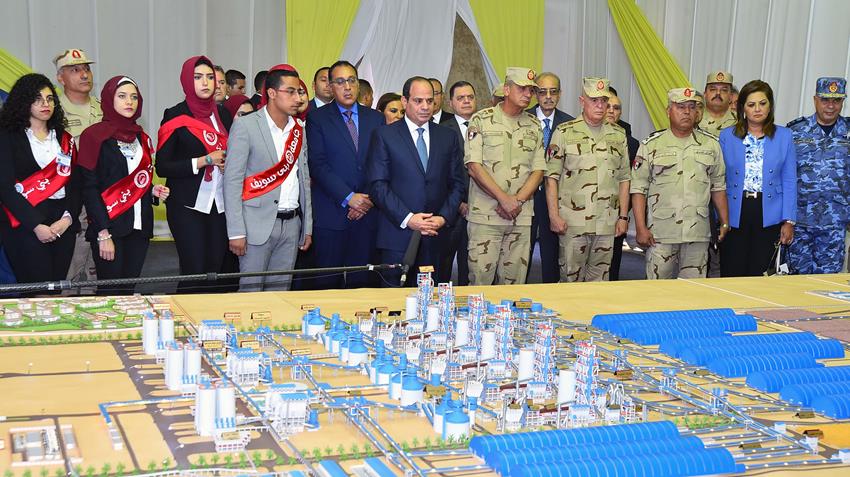 الرئيس السيسي يفتتح مجمعا لانتاج الاسمنت