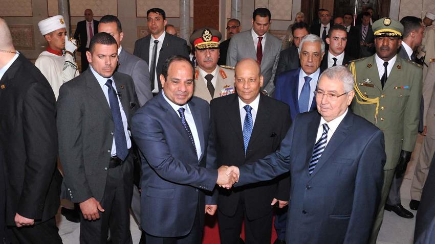 الرئيس عبد الفتاح السيسي يغادر الجزائر