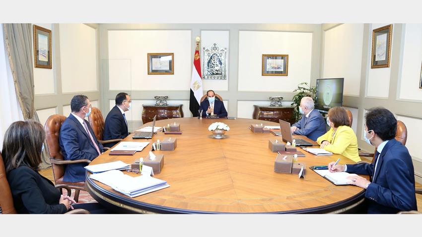 Le Président Al-Sissi se réunit avec le premier ministre et d'autres
