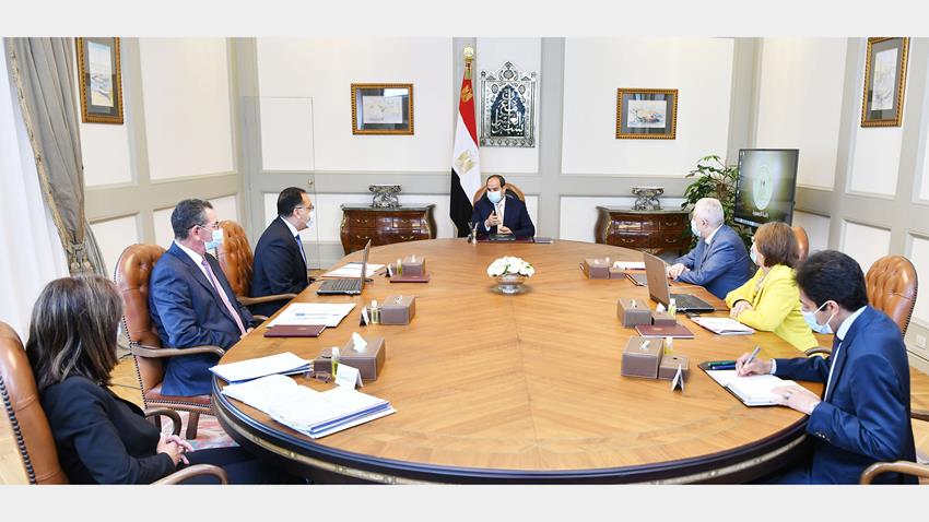 President El-Sisi Meets with Prime Minister, Minister of Education and Other Officials