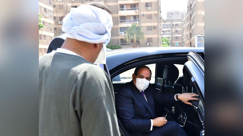 الرئيس السيسي يقوم بجولة تفقدية لعدد من مشروعات الطرق والكبارى بمدينة نصر