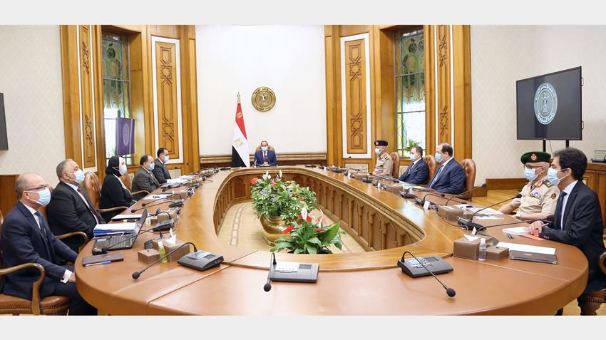 الرئيس عبد الفتاح السيسي يجتمع برئيس مجلس الوزراء وعدد من الوزراء والمسئولين