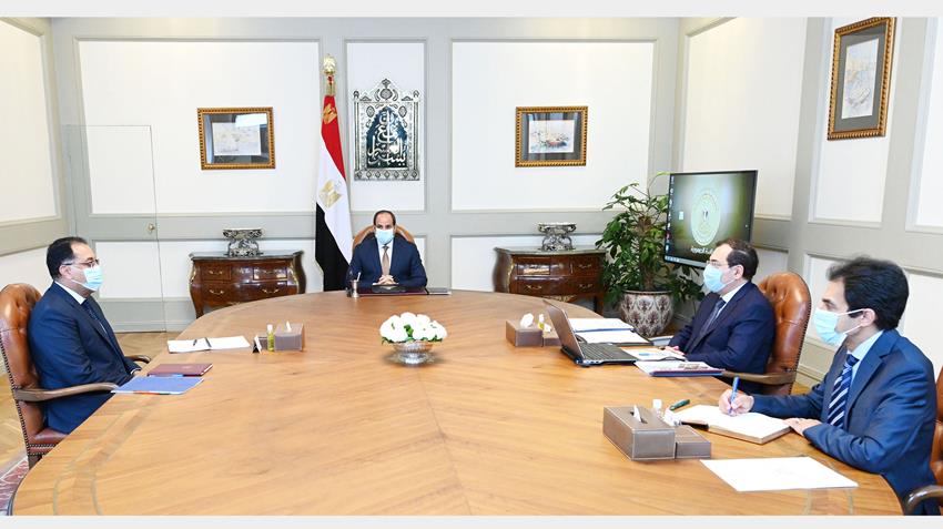 الرئيس عبد الفتاح السيسي يجتمع برئيس مجلس الوزراء ووزير البترول