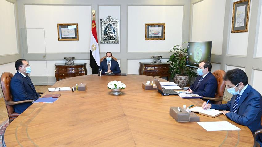 الرئيس عبد الفتاح السيسي يجتمع برئيس مجلس الوزراء ووزير البترول