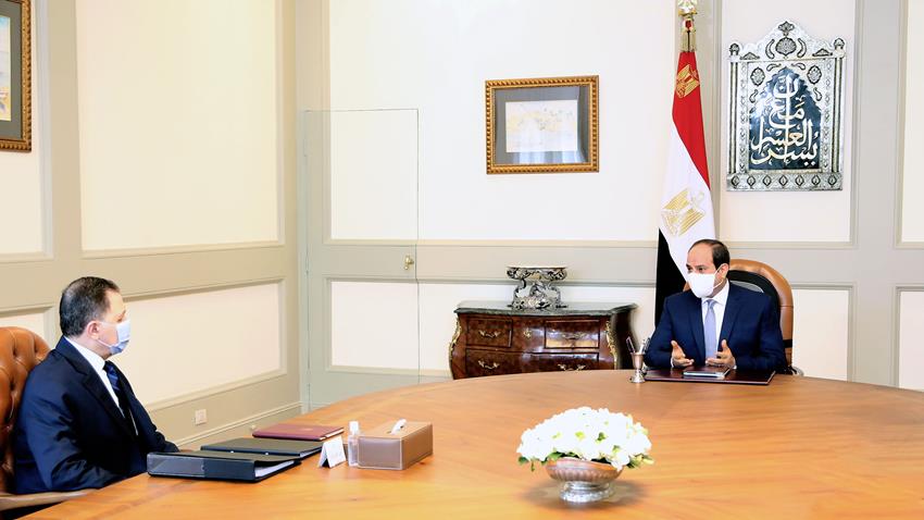 الرئيس عبد الفتاح السيسي يجتمع مع وزير الداخلية
