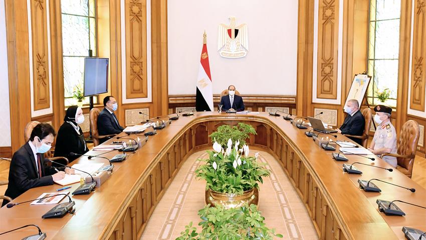 الرئيس عبد الفتاح السيسي يعقد اجتماعًا لاستعراض استراتيجية صناعة السيارات ووسائل النقل الكهربائية