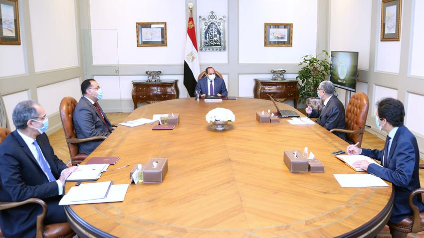 الرئيس عبد الفتاح السيسي يجتمع برئيس مجلس الوزراء وعدد من السادة الوزراء والمسئولين