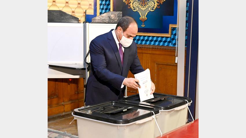الرئيس عبد الفتاح السيسي يدلي بصوته في انتخابات مجلس الشيوخ