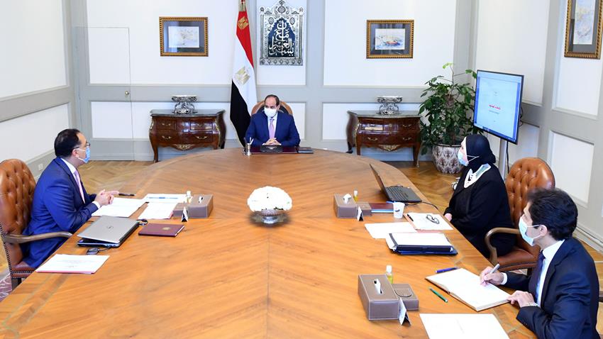 الرئيس عبد الفتاح السيسي يجتمع مع رئيس مجلس الوزراء ووزيرة التجارة والصناعة