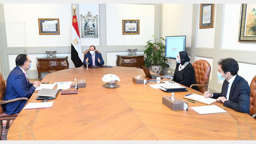 الرئيس عبد الفتاح السيسي يجتمع مع رئيس مجلس الوزراء ووزيرة التجارة والصناعة 13/8/2020