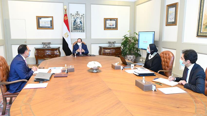 President El-Sisi Meets with PM and Minister of Commerce and Industry