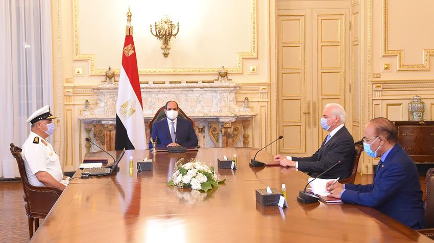 الرئيس عبد الفتاح السيسي يستقبل قائد القوات البحرية ورئيس مجلس إدارة شركة لورسن الألمانية