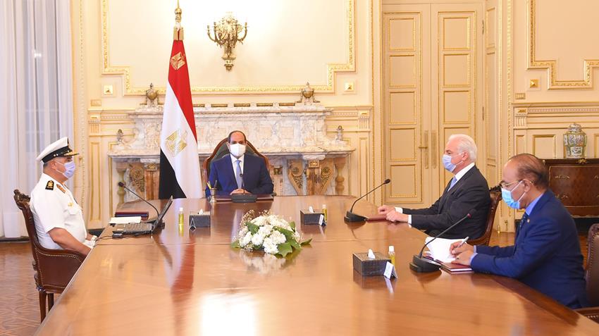 الرئيس عبد الفتاح السيسي يستقبل قائد القوات البحرية ورئيس مجلس إدارة شركة لورسن الألمانية