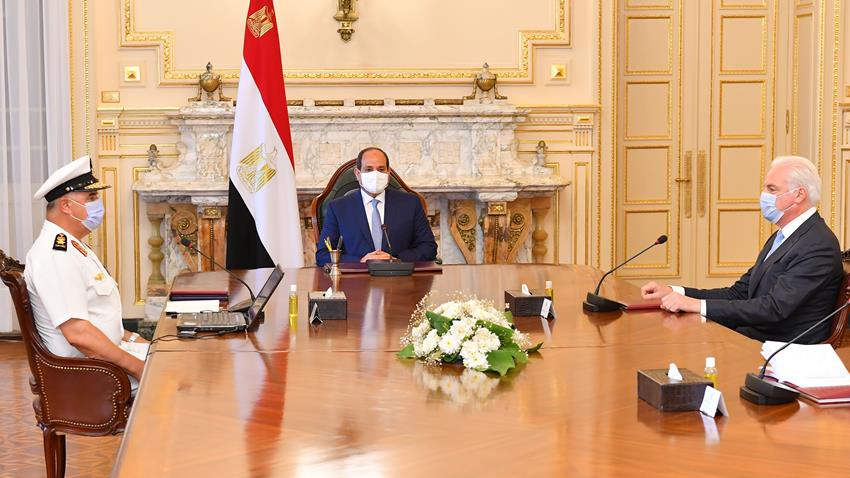 الرئيس عبد الفتاح السيسي يستقبل قائد القوات البحرية ورئيس مجلس إدارة شركة لورسن الألمانية