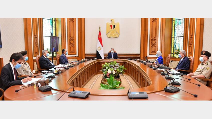 الرئيس عبد الفتاح السيسي يجتمع برئيس مجلس الوزراء ووزيرة الصحة وعدد من المسؤولين
