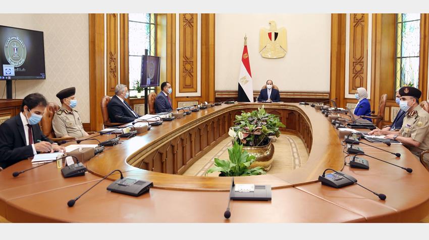 الرئيس عبد الفتاح السيسي يجتمع برئيس مجلس الوزراء ووزيرة الصحة وعدد من المسؤولين