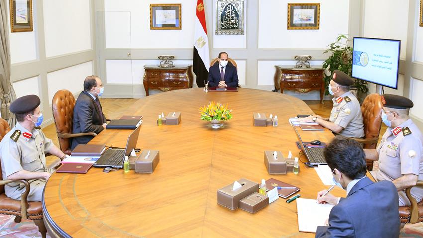 الرئيس عبد الفتاح السيسي يجتمع بمستشار رئيس الجمهورية للتخطيط العمراني وعدد من قادة القوات المسلحة