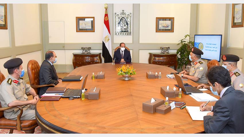 الرئيس عبد الفتاح السيسي يجتمع بمستشار رئيس الجمهورية للتخطيط العمراني وعدد من قادة القوات المسلحة
