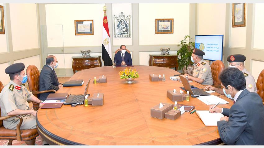 الرئيس عبد الفتاح السيسي يجتمع بمستشار رئيس الجمهورية للتخطيط العمراني وعدد من قادة القوات المسلحة