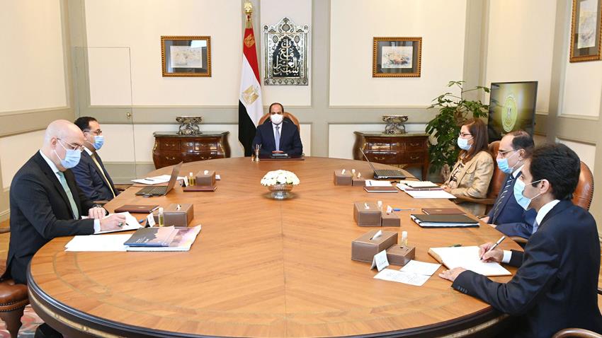 الرئيس عبد الفتاح السيسي يعقد اجتماعًا لتناول استعراض مشروعات تنمية الساحل الشمالي الغربي