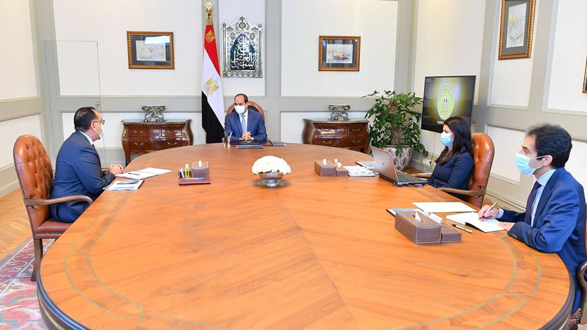 الرئيس عبد الفتاح السيسي يجتمع برئيس مجلس الوزراء ووزيرة التعاون الدولي