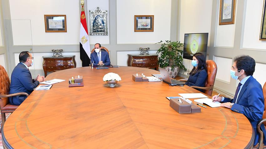الرئيس عبد الفتاح السيسي يجتمع برئيس مجلس الوزراء ووزيرة التعاون الدولي
