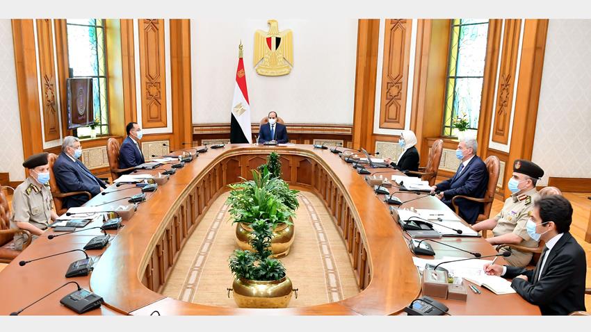 الرئيس عبد الفتاح السيسي يجتمع برئيس مجلس الوزراء ووزيرة الصحة وعدد من المسئولين