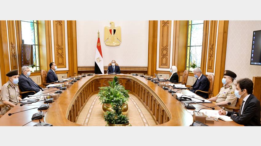 الرئيس عبد الفتاح السيسي يجتمع برئيس مجلس الوزراء ووزيرة الصحة وعدد من المسئولين