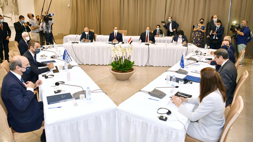 Le Président Al-Sissi assiste au sommet du mécanisme de coopération tripartite à Nicosie