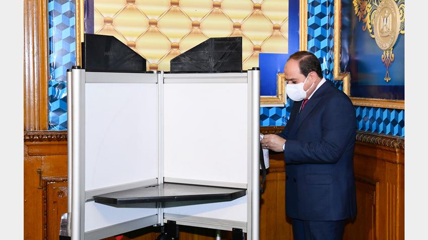 الرئيس عبد الفتاح السيسي يدلي بصوته في انتخابات مجلس النواب