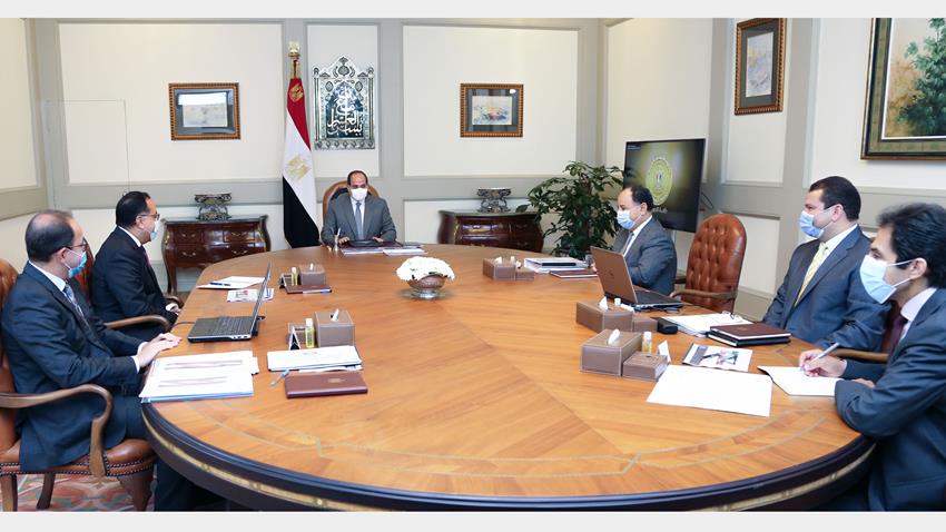 الرئيس عبد الفتاح السيسي يجتمع برئيس مجلس الوزراء ووزير المالية ونائبيه للسياسات المالية والخزانة