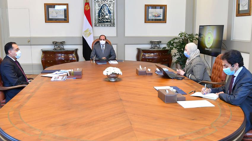 الرئيس عبد الفتاح السيسي يجتمع برئيس مجلس الوزراء ووزيرة التضامن الاجتماعي