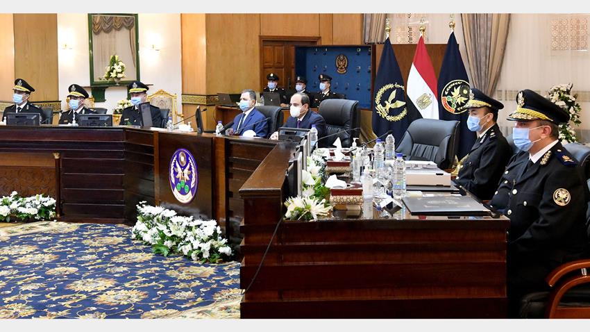 Le Président Al-Sissi assiste aux tests d'admission de l’Académie de Police