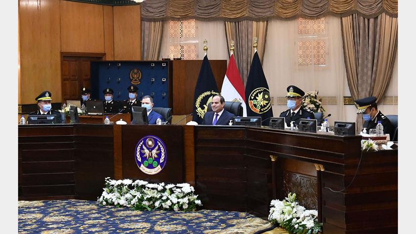 Le Président Al-Sissi assiste aux tests d'admission de l’Académie de Police