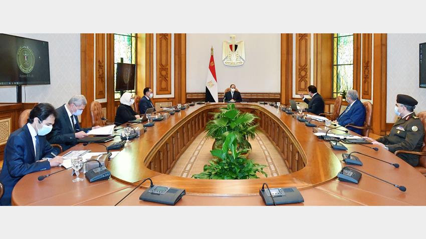 الرئيس عبد الفاح السيسي يجتمع برئيس مجلس الوزراء ووزيري التعليم العالي والصحة وعدد من المسئولين