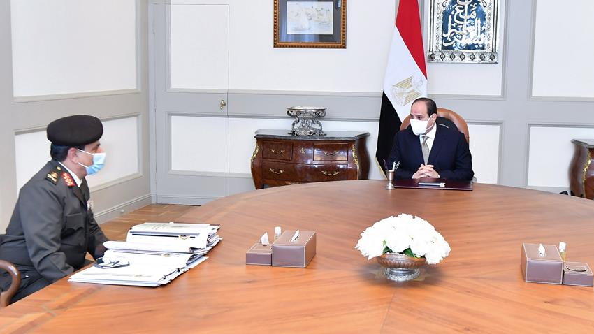 الرئيس عبد الفتاح السيسي يجتمع مع رئيس هيئة الشئون المالية للقوات المسلحة