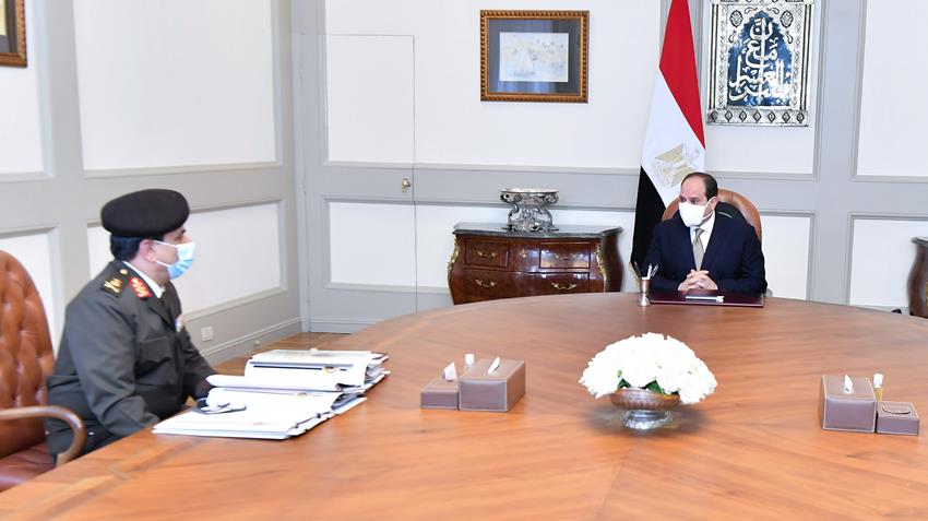 الرئيس عبد الفتاح السيسي يجتمع مع رئيس هيئة الشئون المالية للقوات المسلحة 24/12/2020