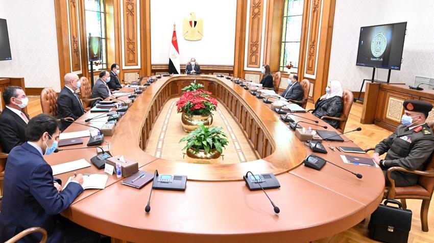 الرئيس عبد الفتاح السيسي يجتمع برئيس مجلس الوزراء وعدد من السادة الوزراء والمسئولين