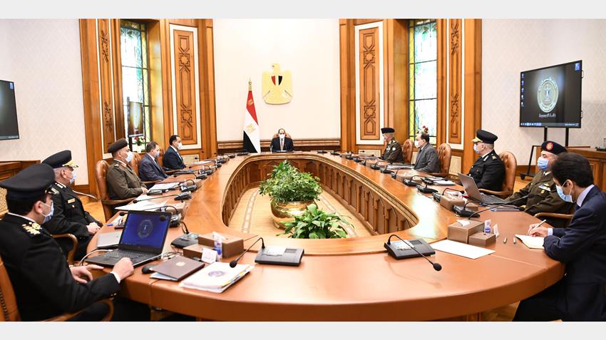 الرئيس عبد الفتاح السيسي يطلع على تطوير منشآت وزارة الداخلية على مستوى الجمهورية