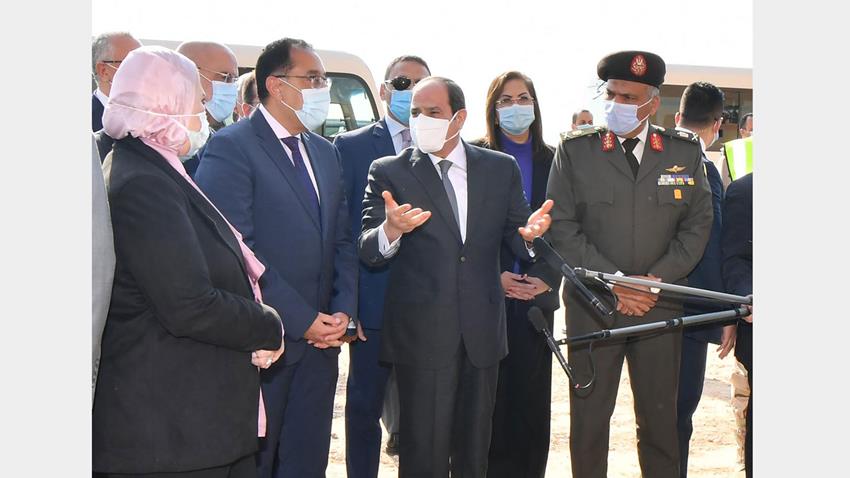 الرئيس عبد الفتاح السيسي يصطحب أعضاء الحكومة في جولة تفقدية بمنطقة عزبة الهجانة شرق القاهرة