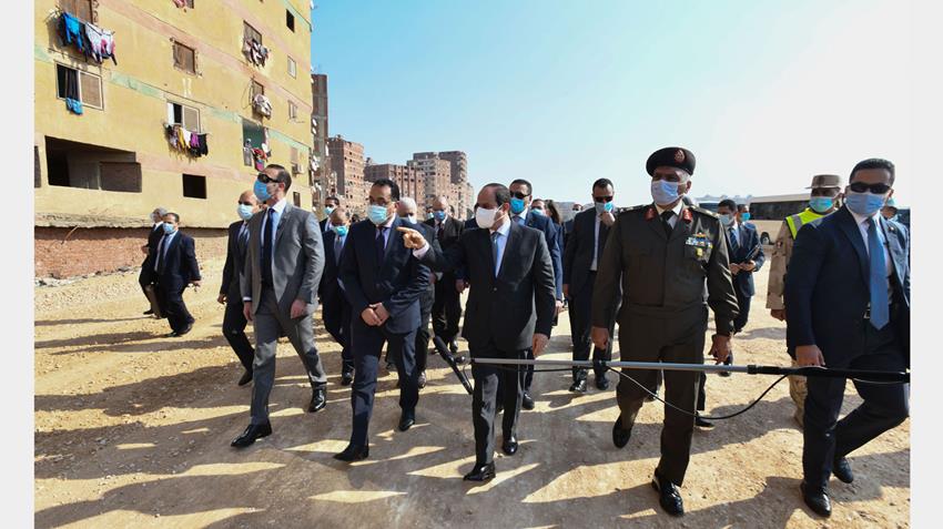 الرئيس عبد الفتاح السيسي يصطحب أعضاء الحكومة في جولة تفقدية بمنطقة عزبة الهجانة شرق القاهرة