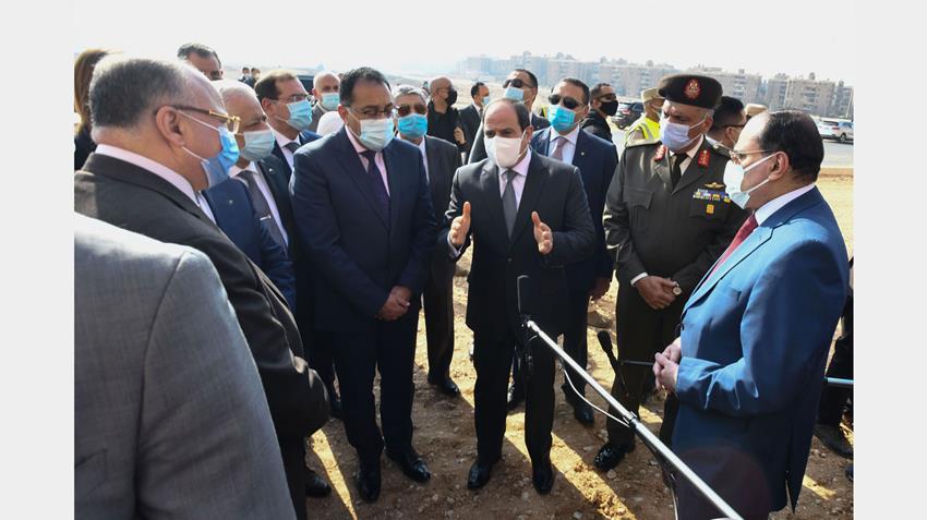 الرئيس عبد الفتاح السيسي يصطحب أعضاء الحكومة في جولة تفقدية بمنطقة عزبة الهجانة شرق القاهرة