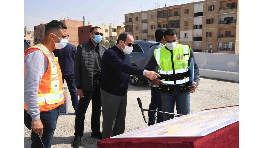 الرئيس عبد الفتاح السيسي يقوم بجولة تفقدية لأعمال تطوير الطرق والمحاور بشرق القاهرة 26-2-2021
